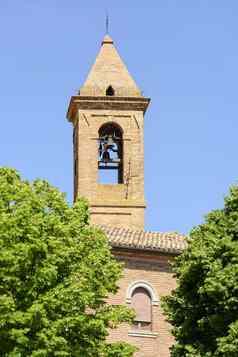 教堂塔楼乌尔比萨利亚