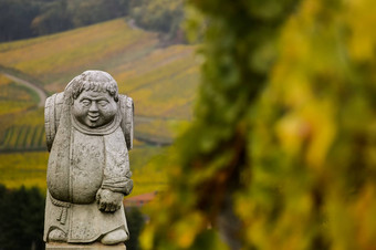 安德劳阿尔萨斯村葡萄园雕像<strong>和尚</strong>携带酒桶