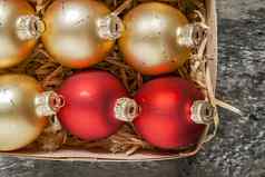 圣诞节球红色的黄金木篮子前视图文特