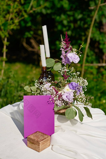 花束花蜡烛表格婚礼仪式公园