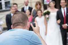 婚礼摄影师行动采取图片集团想