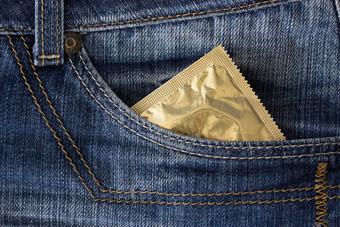 避孕套口袋里