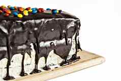 蛋糕浇水巧克力撒上彩色的洒