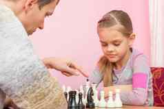 教皇解释了女儿基础知识游戏国际象棋
