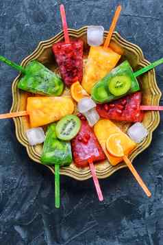 夏天冰奶油水果