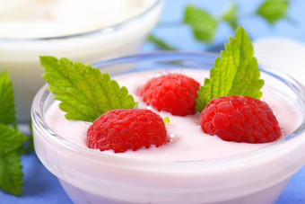 光树莓白色酸奶