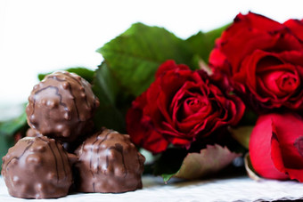 巧克力糖果背景红色的玫瑰