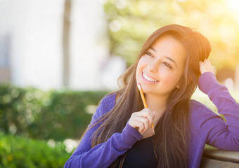 沉思的混合<strong>比赛</strong>女学生铅笔<strong>校园</strong>