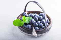 新鲜的蓝莓薄荷