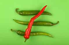 绿色新鲜的墨西哥胡椒红色的热辣椒辣椒