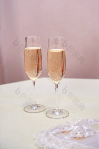 眼镜香槟表格婚礼仪式