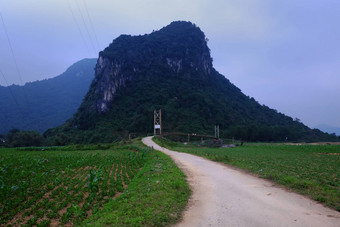 被兵农村景观令人惊异的山