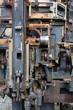 生锈的印刷机复杂的机制金属
