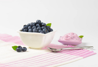碗新鲜的蓝莓<strong>酸奶</strong>