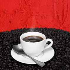 黑色的咖啡咖啡豆子烟红色的水泥墙