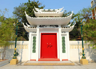 寺庙红色的通过佛教寺庙中国人风格