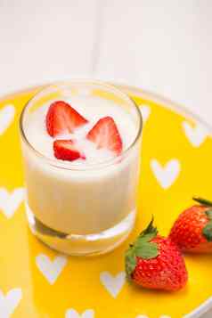 草莓酸奶健康的食物草莓酸奶