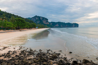 前视图低潮流甲米海滩泰国