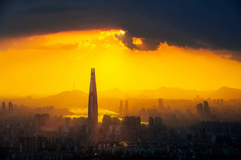 日落美丽的天空很多世界购物中心<strong>首尔</strong>南韩国视图南韩国南汉山城堡垒黑暗语气