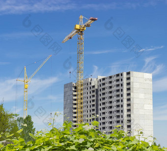 塔起重机建设多层住宅成矿