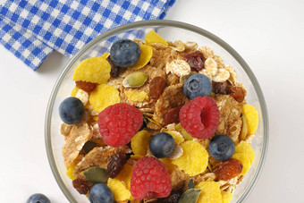 碗早餐谷物新鲜的浆果水果