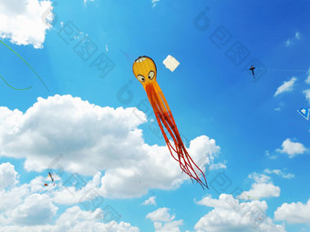 大风筝飞行蓝色的天空风筝形状