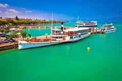 泻湖加尔达旅游船鱼塘的加尔达港