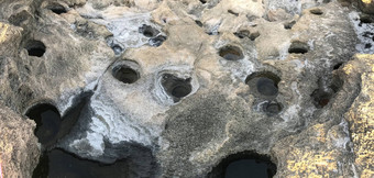 蛀牙孔岩石