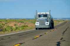 美国半拖车卡车高速公路南西