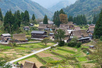 传统的白川乡村