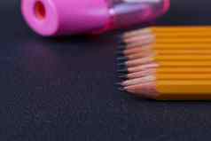 简单的铅笔粉红色的铅笔卷笔刀