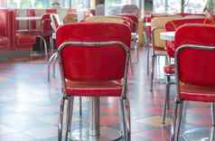 红色的表格椅子古董风格餐厅