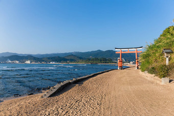 aoshima岛日本鸟居阳光