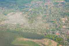 空中视图小小镇绿色区域德国