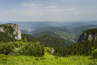 夏<strong>天山牧场</strong>景观