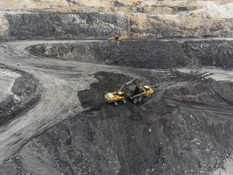 空中视图开放坑我的加载岩石矿业煤炭<strong>萃取</strong>行业