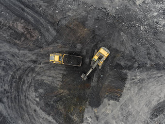 空中视图开放坑我的加载岩石矿业煤炭萃取行业
