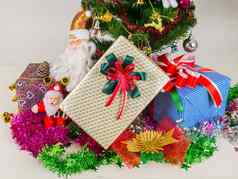 礼物盒子装饰圣诞节树
