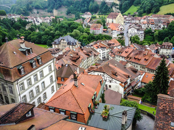 风景如画的城市景观中世纪的小镇弗里堡哥特大教堂小镇古老的强化瑞士欧洲
