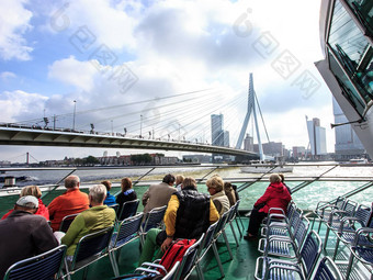 鹿特丹荷兰9月游客spido船旅游伊拉斯谟桥鹿特丹提供了旅游最大港口世界运营年乘客一年