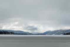 flozen湖气候改变南部加州大熊拉克