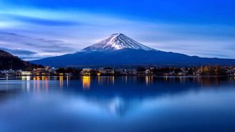 富士山河口湖湖早....秋天季节富士山山手日本