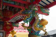 中国人风格龙雕像寺庙
