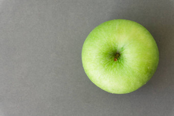 特写镜头恭喜你视图绿色新鲜的苹果水果灰色背景