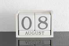 白色块日历现在日期月8月