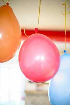 色彩斑斓的气球生日