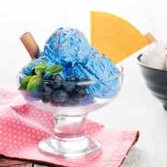 蓝莓冰奶油碗