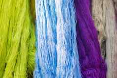 色彩斑斓的丝绸线程织物染色棉花染色自然