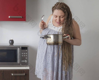 怀孕了女人节食饿了