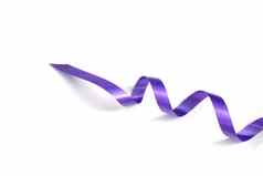螺旋紫色的丝带孤立的白色背景